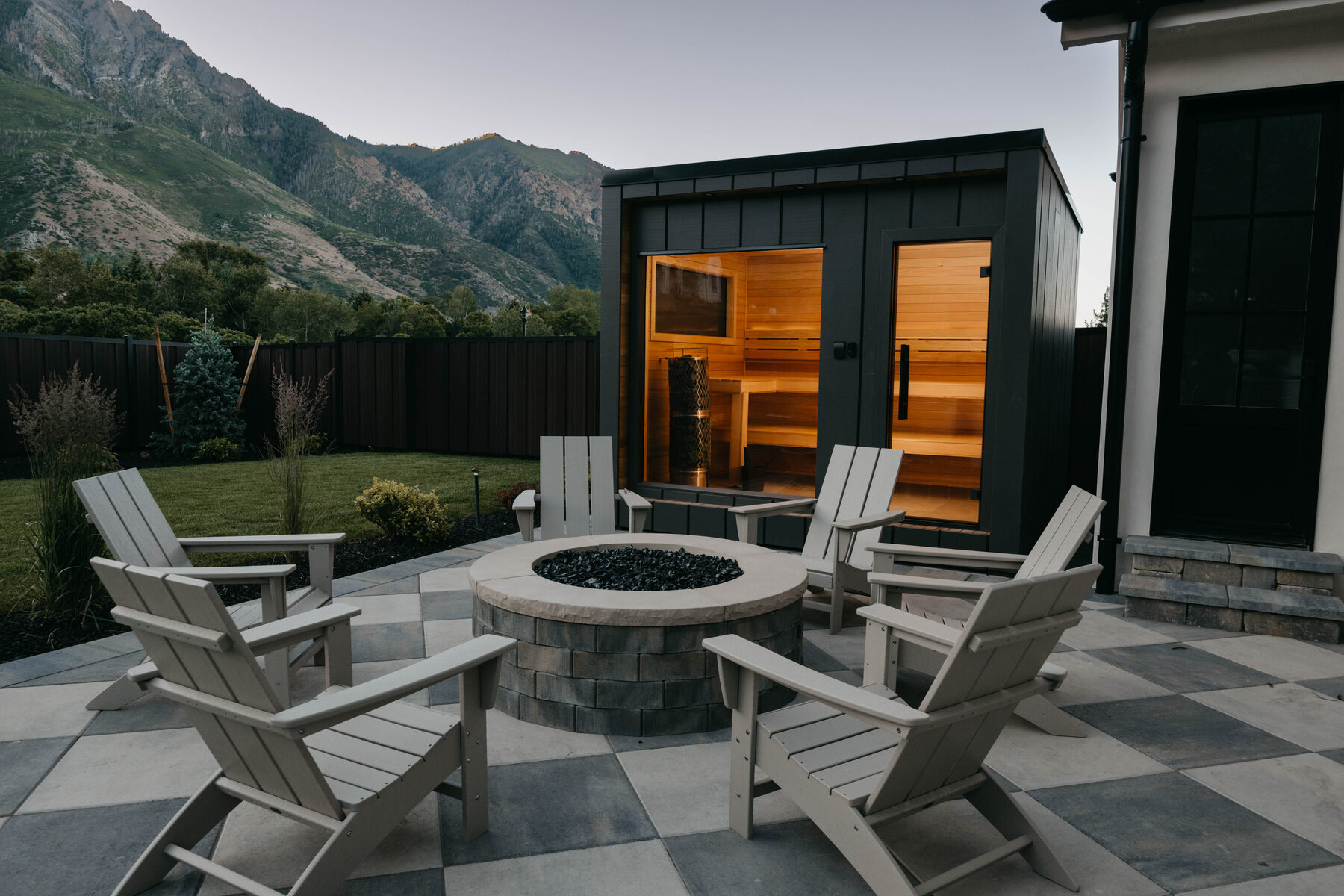 212 sauna, New Primitive